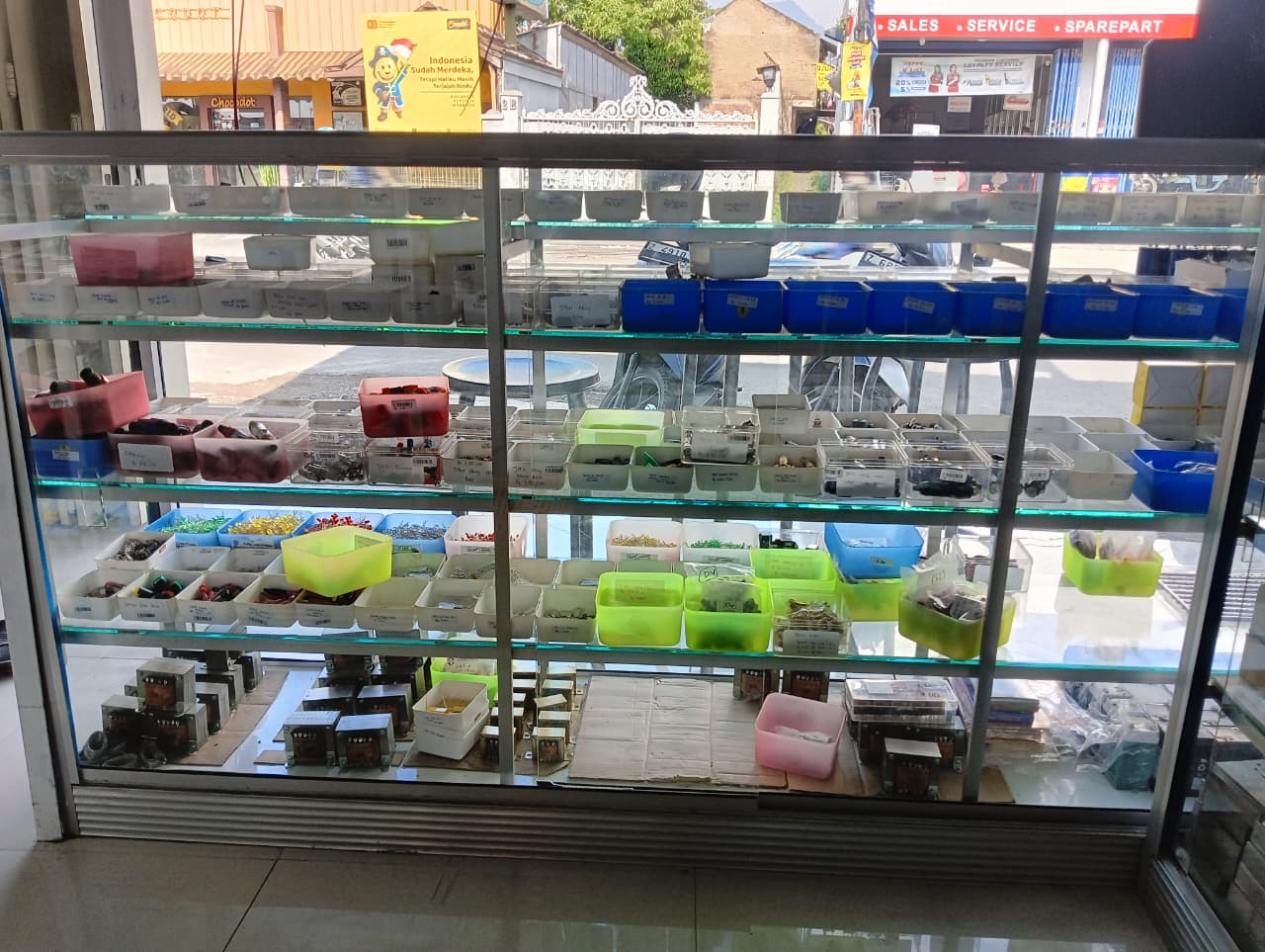 Toko bagian depan